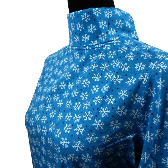 Snowflake Turtleneck - Picture 4 of 8